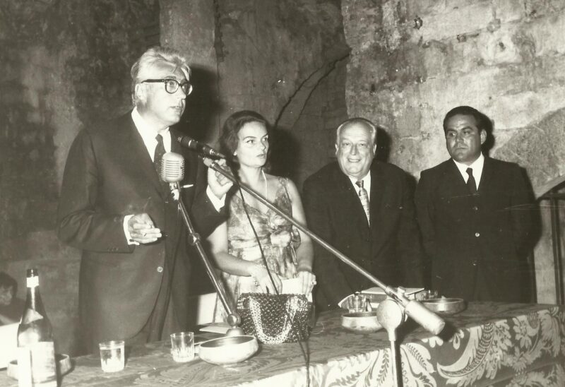 Rafael Alberti con il premiato Giorgio Sambonet