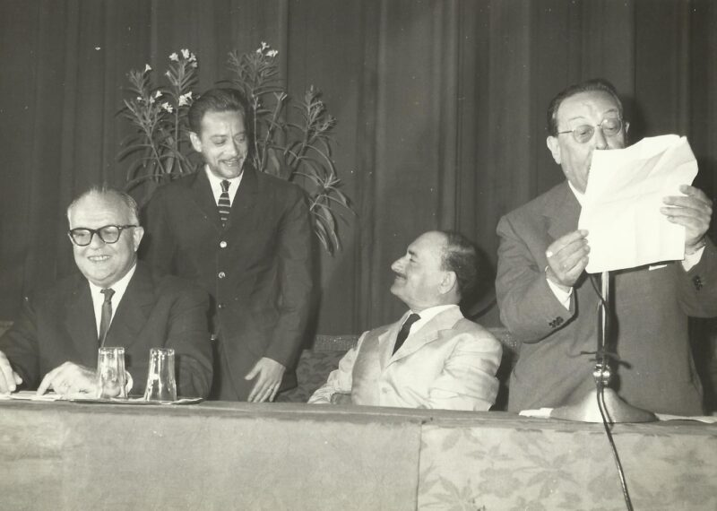 Salvatore Quasimodo in Giuria con l'attore Mario D'Angelo